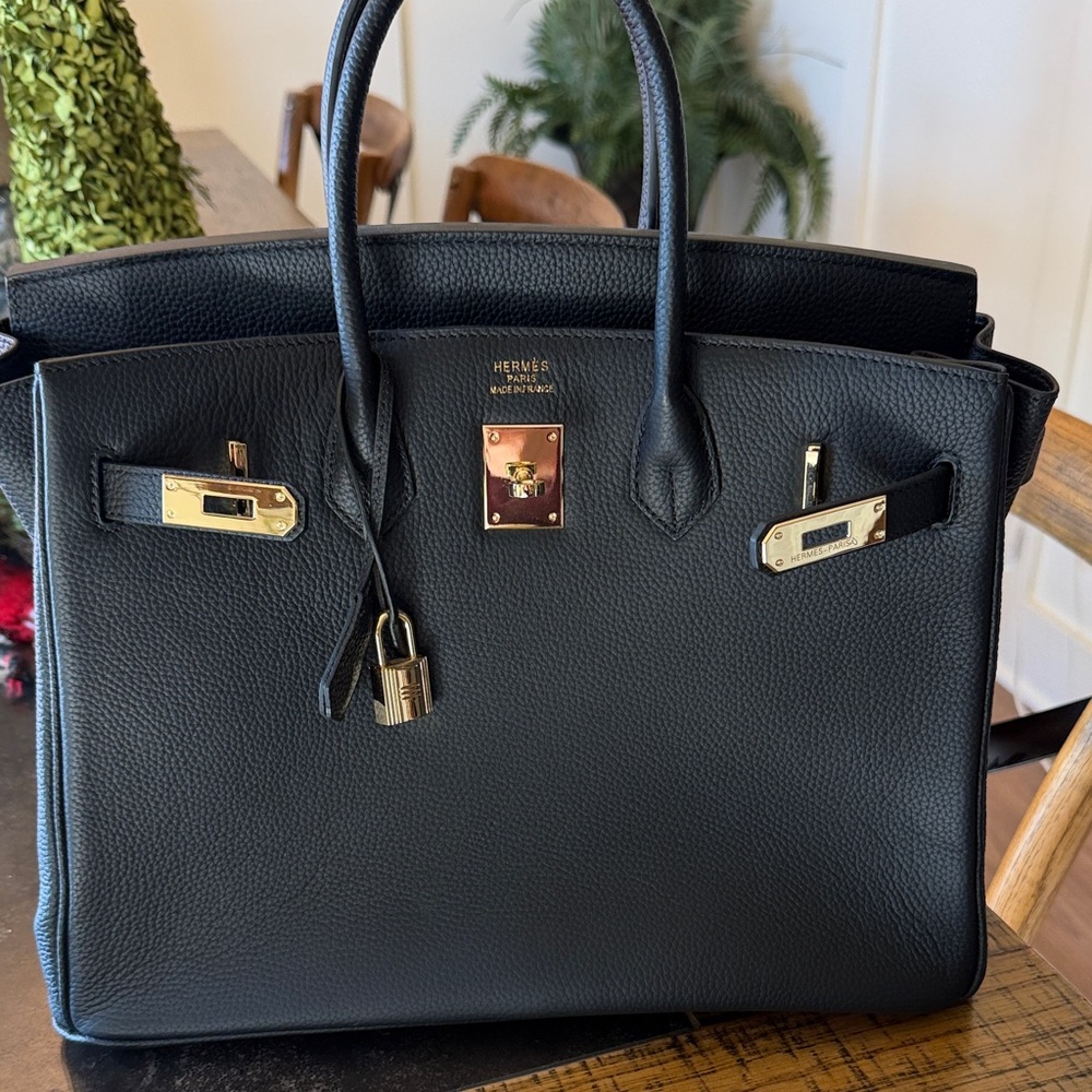Beautiful Black Leather Bag, perfect condition.
